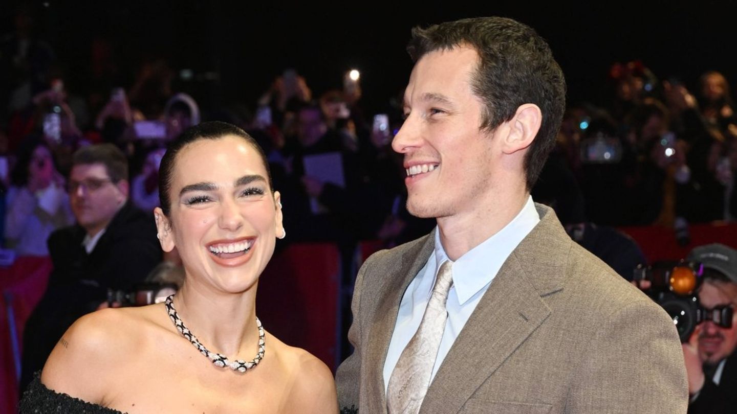 Dua Lipa und Callum Turner: Verliebter Auftritt in Berlin