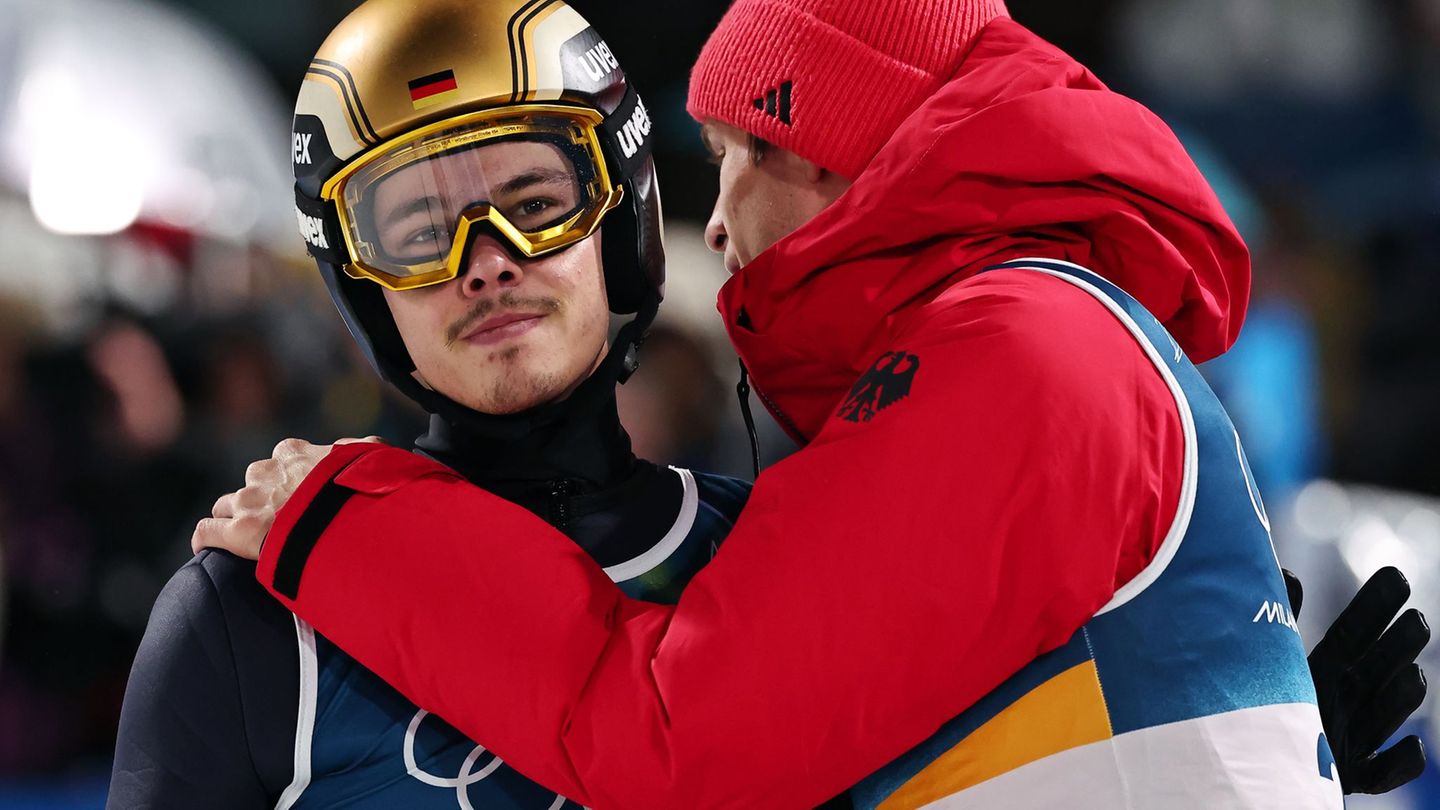 Einzel-Olympiasieger Philipp Raimund (l) und Andreas Wellinger (r) gehören zum deutschen Super-Team-Aufgebot. Foto: Daniel Karma