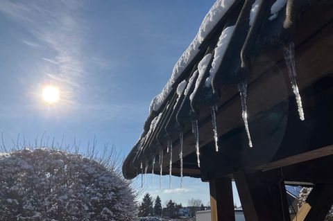 Es bleibt weiterhin winterlich mit Schnee und Minusgraden in Niedersachsen und Bremen. Foto: Benjamin Haller/dpa