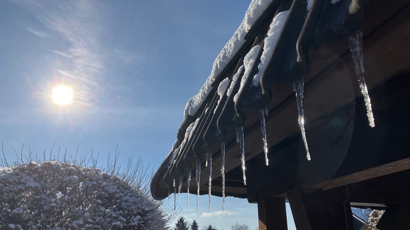 Es bleibt weiterhin winterlich mit Schnee und Minusgraden in Niedersachsen und Bremen. Foto: Benjamin Haller/dpa