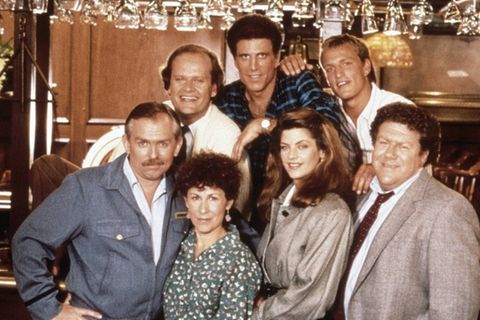 Ted Danson (von oben, im Uhrzeigersinn), Woody Harrelson, George Wendt, Kirstie Alley, Rhea Perlman, John Ratzenberger und Kel