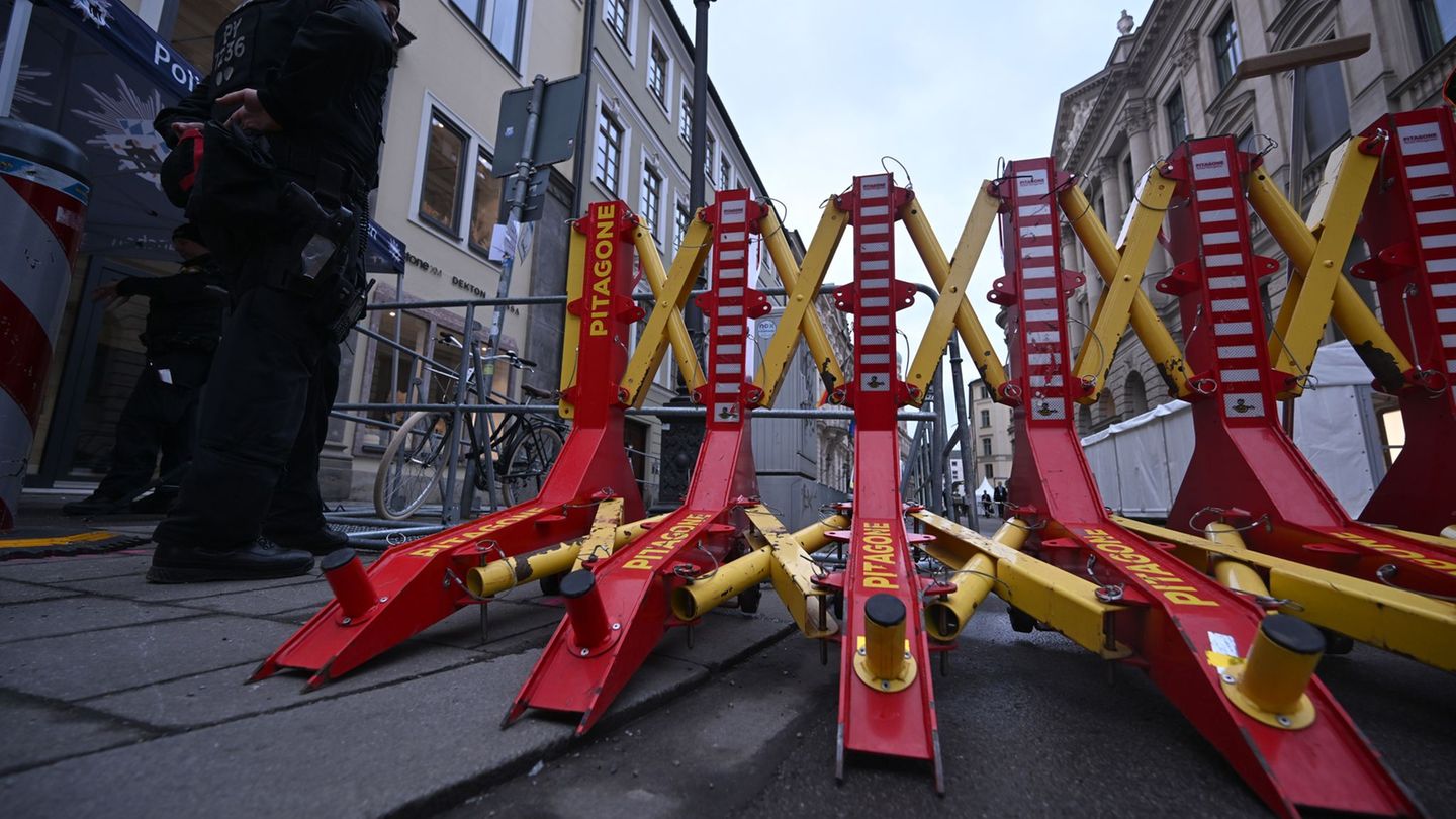 Die Polizei hat den Bereich rund um den Veranstaltungsort der Münchner Sicherheitskonferenz am Promenadeplatz abgesperrt. Foto: