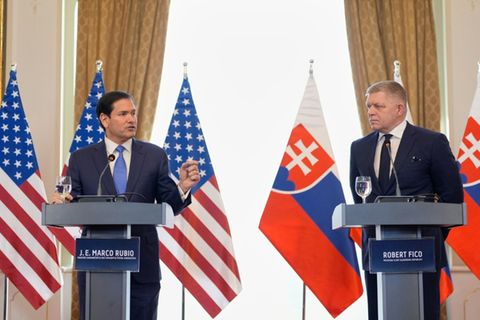 Marco Rubio (l.) und Robert Fico