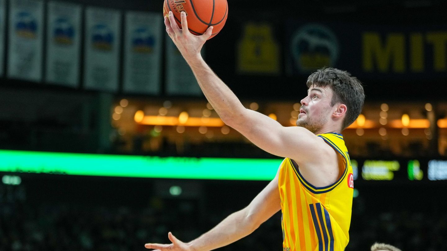 Alba-Kapitän Jonas Mattisseck war bester Schütze in Bamberg Foto: Soeren Stache/dpa