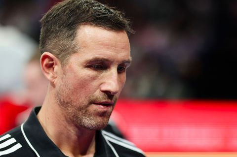 Trainer Torsten Jansen und der HSV Hamburg hatten die SG Flensburg-Handewitt zu Gast. Foto: Frank Molter/dpa