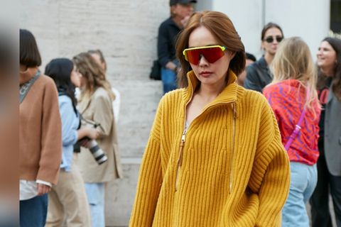 Half-Zip-Sweater wirken ohne Untershirt besonders lässig.