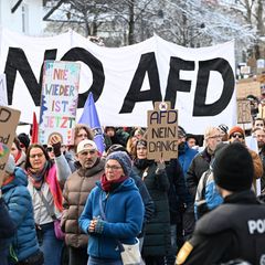3.500 Menschen kamen zum Protest gegen die AfD. Foto: Felix Kästle/dpa