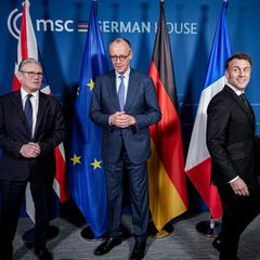 Der britische Premier Keir Starmer, Bundeskanzler Friedrich Merz und Präsident Emmanuel Macron