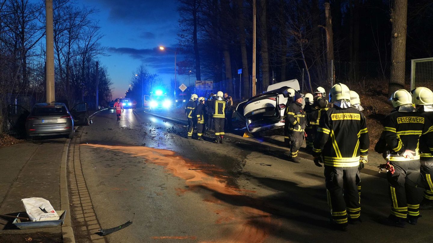 Laut Polizei entstand an den Autos ein Sachschaden in Höhe von 30.000 Euro. (Symbolfoto) Foto: Xcitepress/xcitepress/dpa