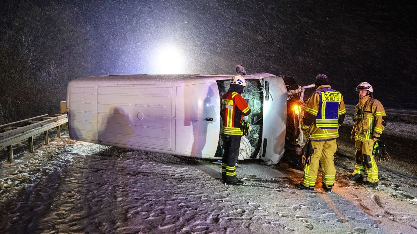 Zur Identität des Unfallopfers konnte die Polizei zunächst keine Angaben machen. Foto: Alex Talash/dpa