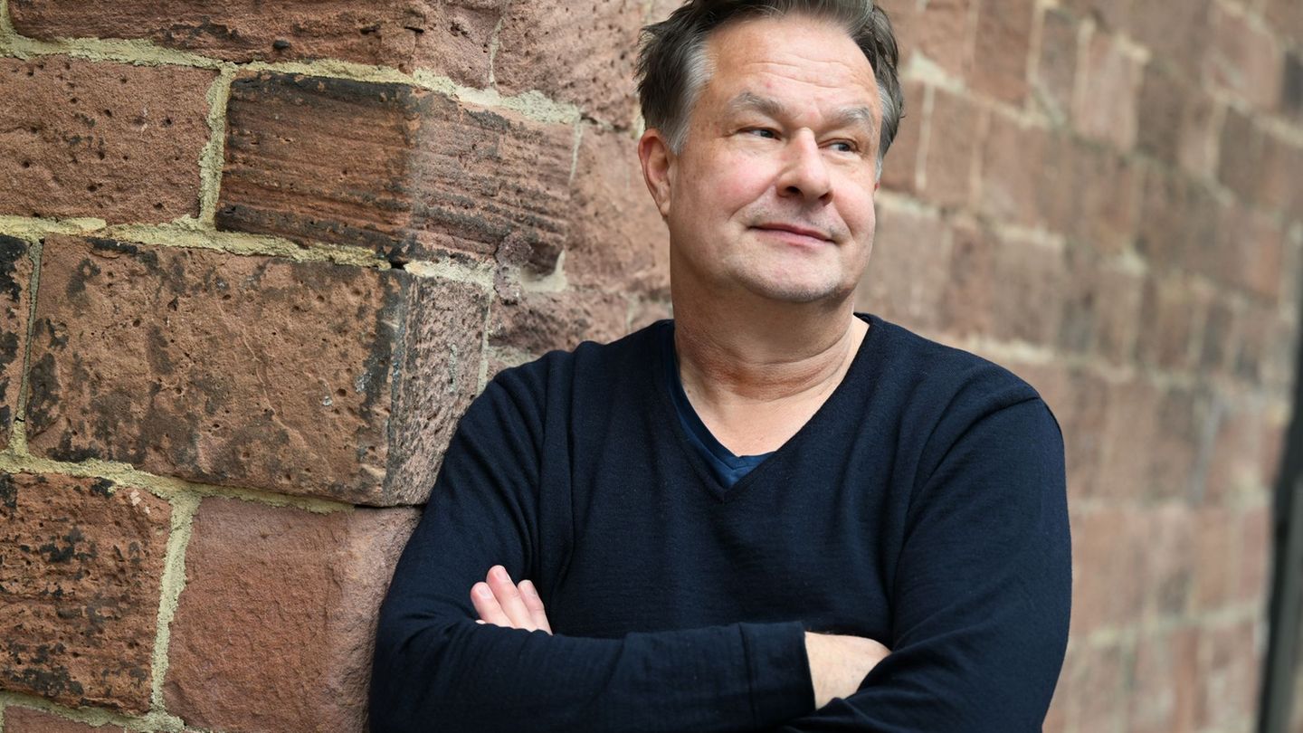 Reichow ist derzeit mit seinem Programm "Boomerland" auf Tournee. (Archivbild) Foto: Arne Dedert/dpa