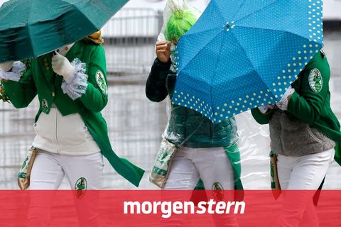 Rosenmontag: Partygängerin in Köln