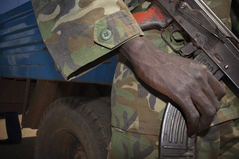 Mit lukrativen Arbeitsverträgen werden afrikanische Söldner von Russland an die Front gelockt (Symbolbild)