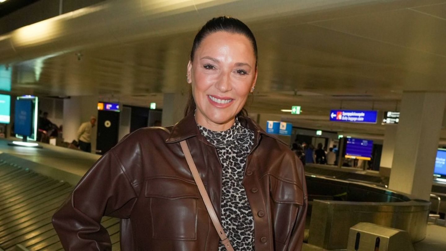 Simone Ballack strahlte nach ihrer Rückkehr aus Australien am Frankfurter Flughafen. Mit dem vierten Platz bei "Ich bin ein St