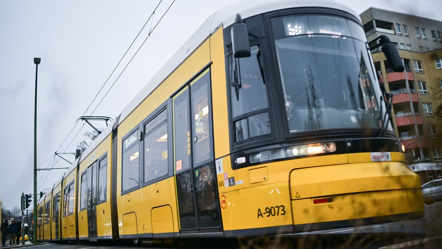 Unfälle: Zwei Verletzte bei Tram-Unfall in Berlin