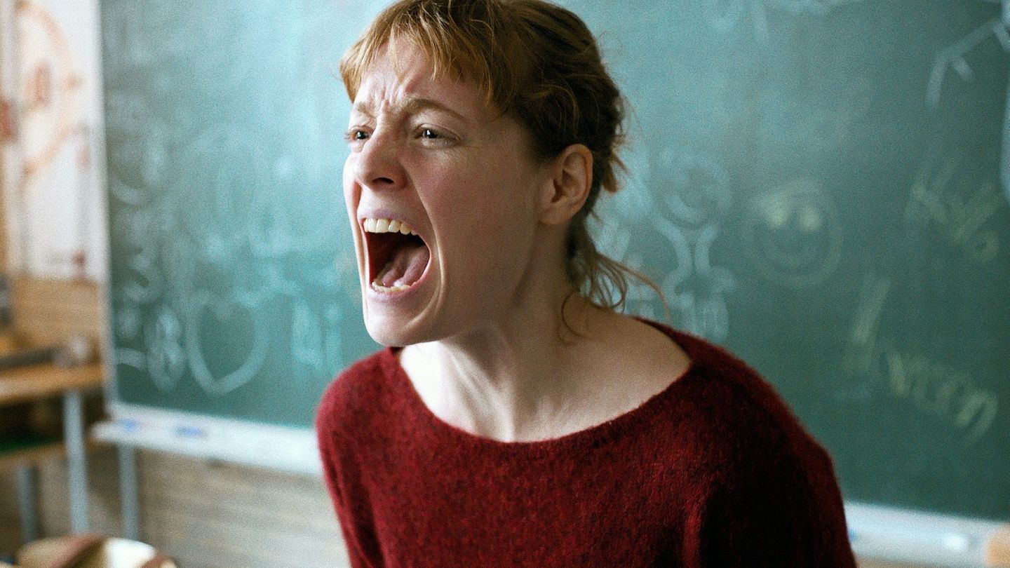 Lehrerin Carla Nowak (Leonie Benesch) kommt im Drama "Das Lehrerzimmer" an ihre Grenzen.