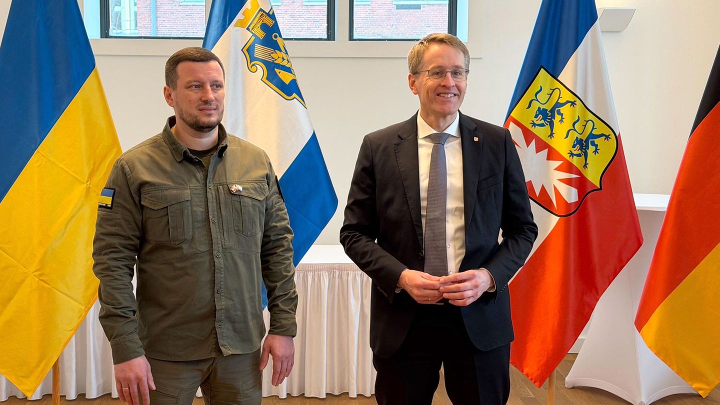 Schleswig-Holsteins Ministerpräsident Daniel Günther (rechts, CDU) und der Gouverneur der ukrainischen Region Cherson, Oleksandr