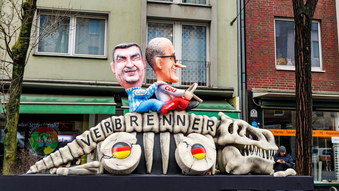 Markus Söder und Friedrich Merz reiten das Verbrenner-Dino-Fossil. Die Union hängt an den Verbrennern.