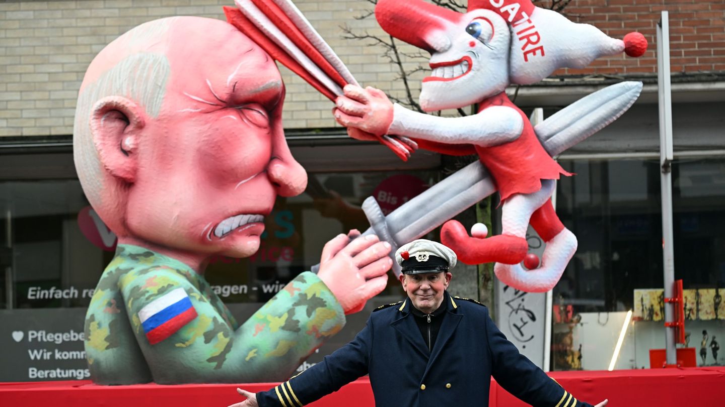 Der Düsseldorfer Karnevalswagenbauer Jacques Tilly lässt sich nicht dadurch einschüchtern, dass er in Russland angeklagt worden