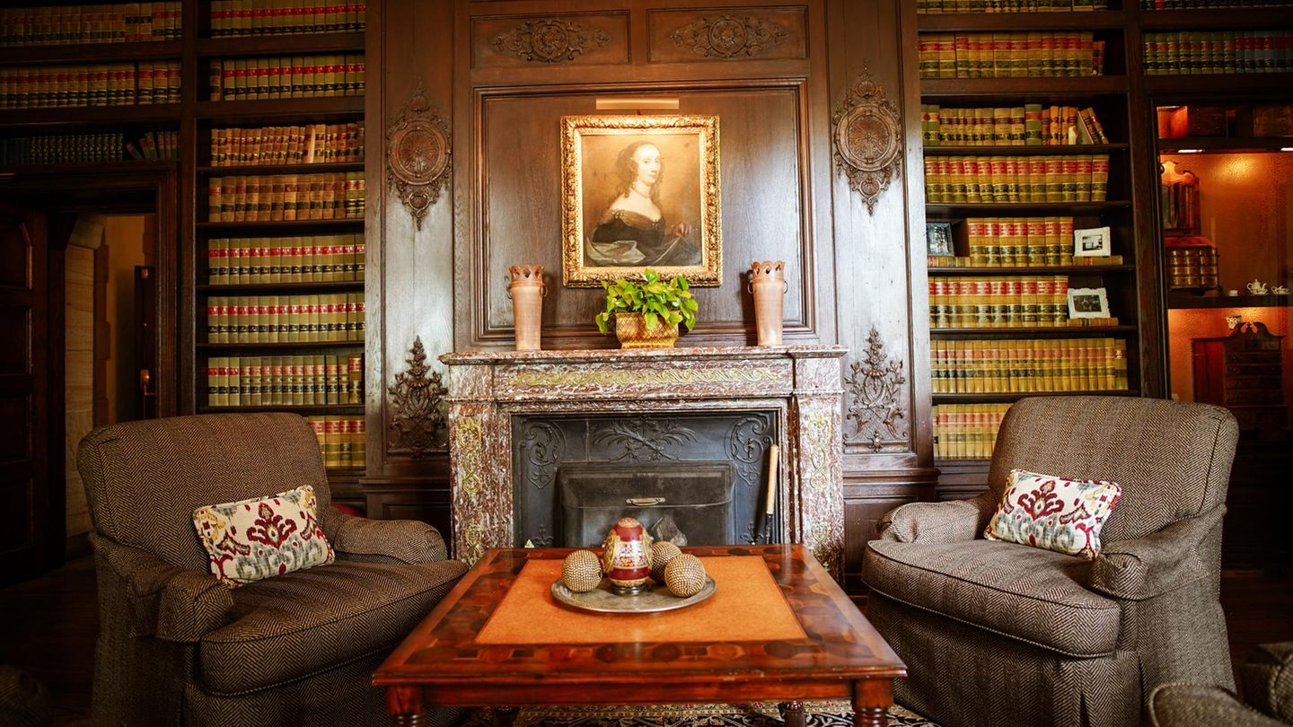 Rein in die Schmökerstube: Das Hotel der Nationalmannschaft hat eine eigene Bibliothek. 