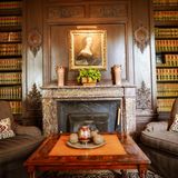 Rein in die Schmökerstube: Das Hotel der Nationalmannschaft hat eine eigene Bibliothek. 