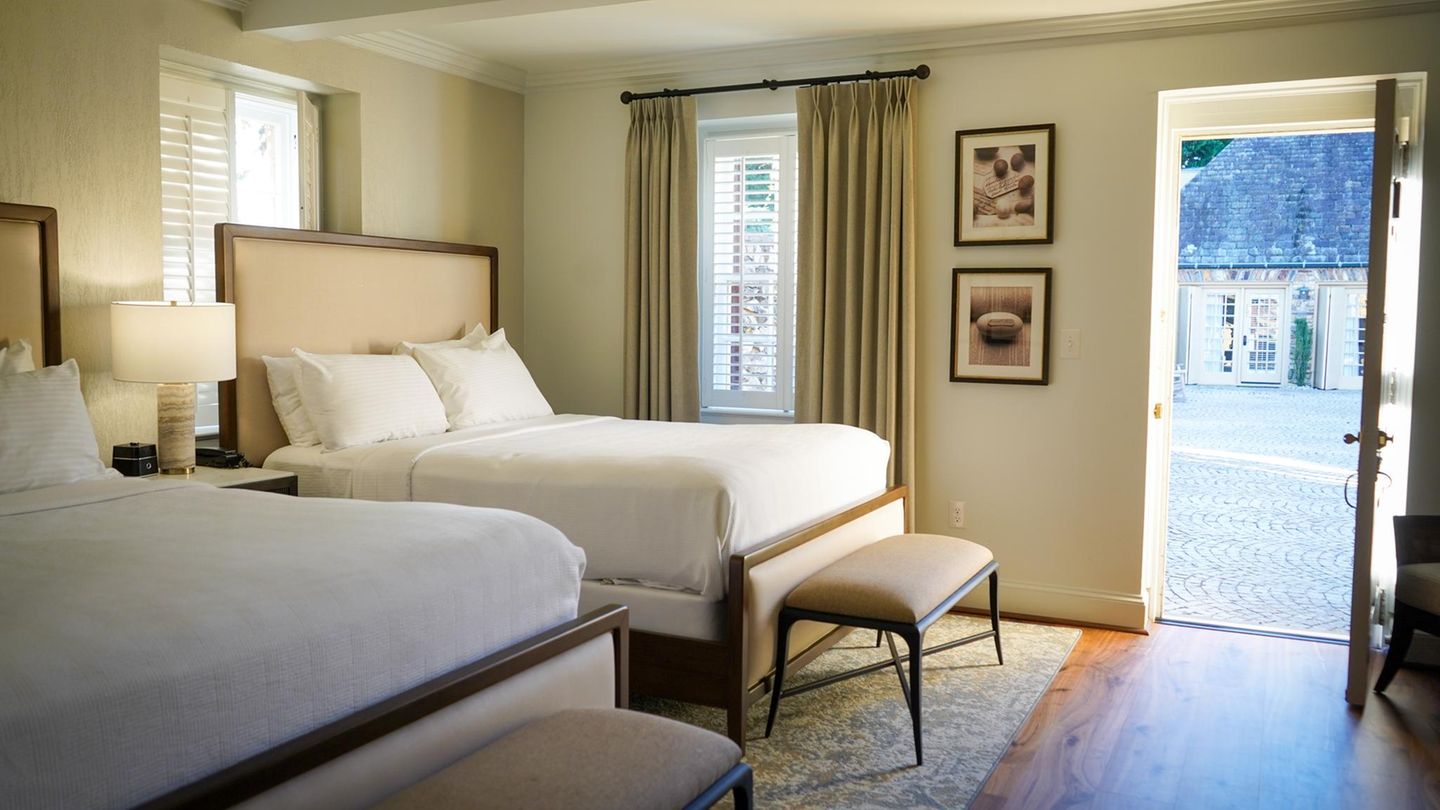 Neben den ein oder anderen klassisch eingerichteten Zimmern gibt es auch modernere Unterkünfte. 