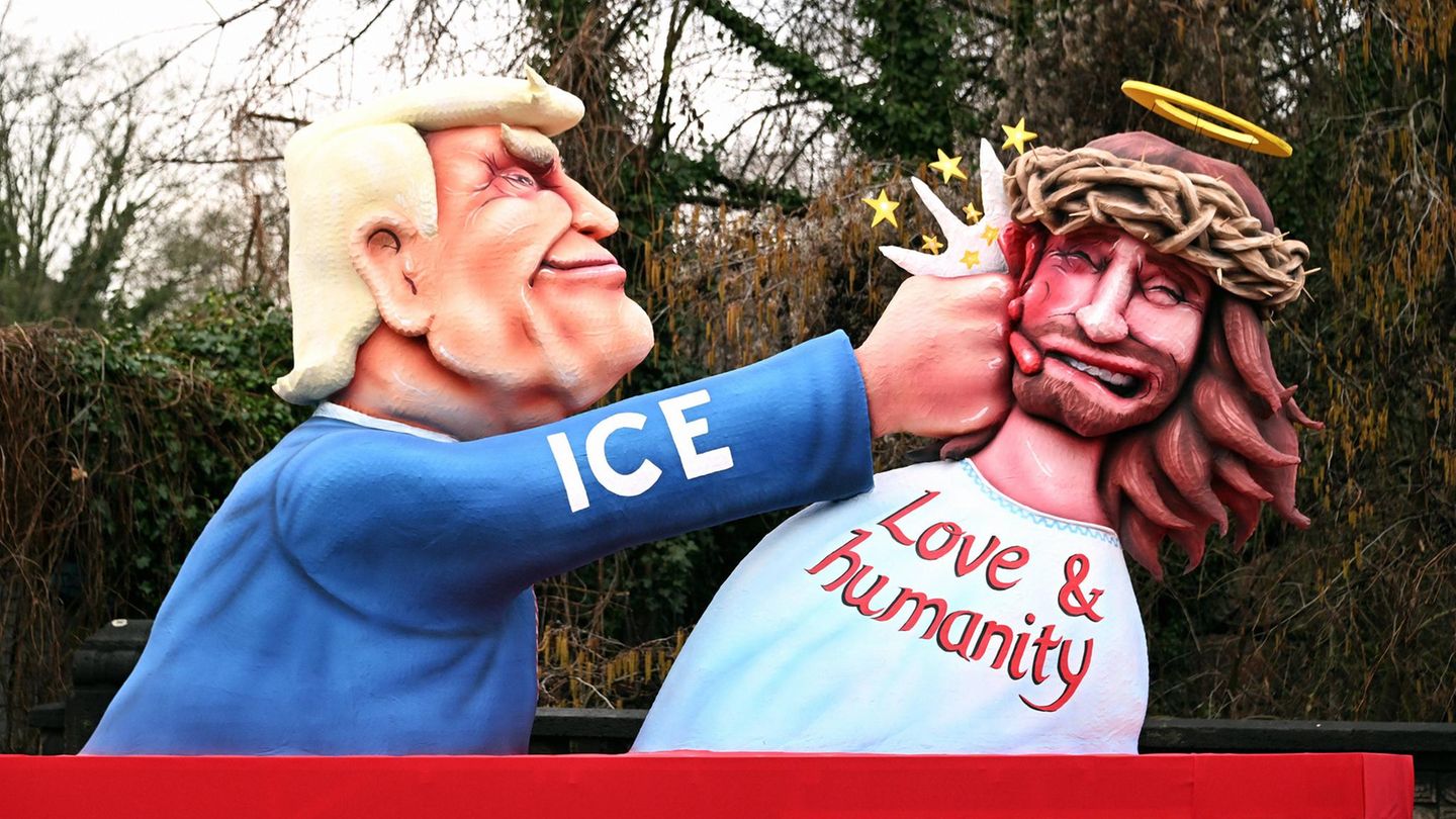 Die hochumstrittene US-Bundesbehörde ICE gegen „Love & Humanity“ – dargestellt durch US-Präsident Trump, der dem nächstenliebenden Jesus ins Gesicht schlägt.