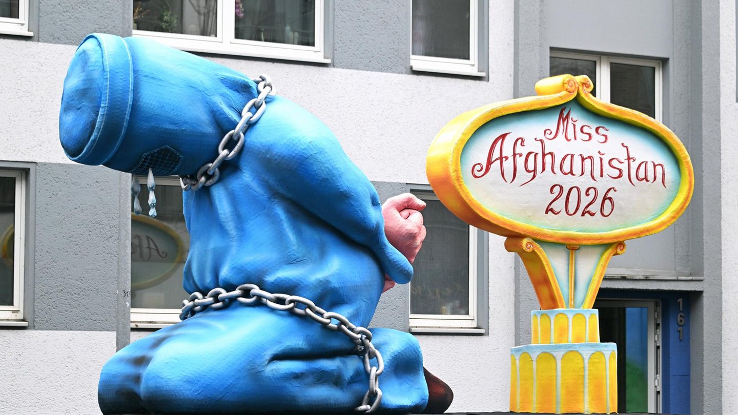 Eine vollverschleierte Frau weint – sie ist Miss Afghanistan 2026.