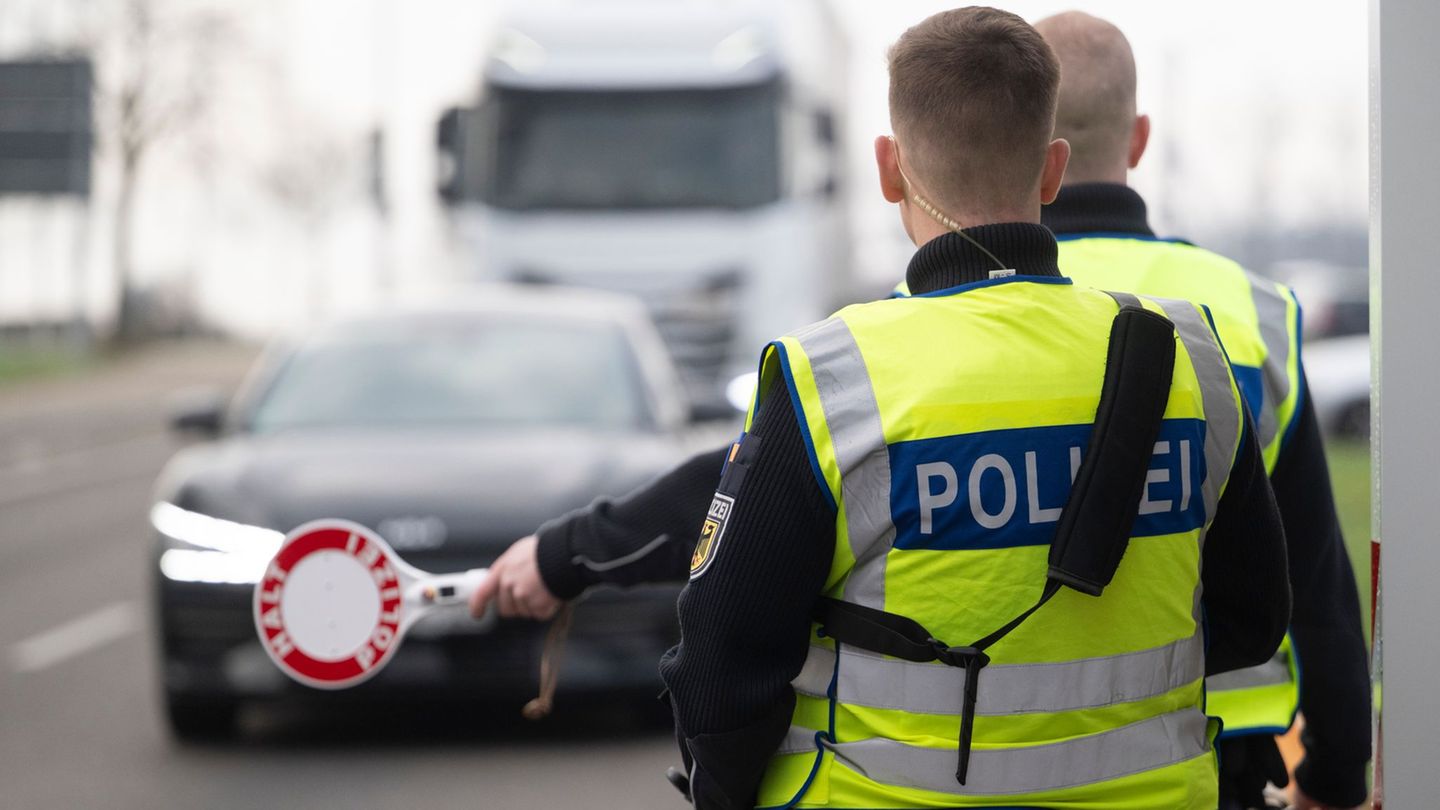 Migrationspolitik: Dobrindt verlängert Grenzkontrollen bis mindestens September