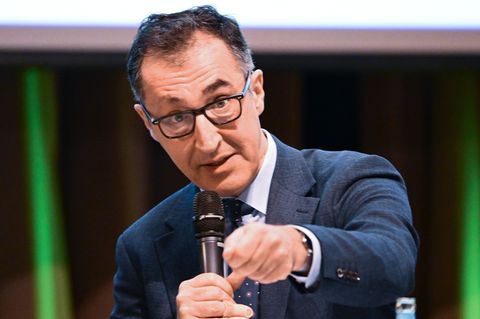 Vor einem Wahlkampfauftritt von Cem Özdemir wurde ein brennender Gegenstand entdeckt. Wie gefährlich war der Vorfall? (Archivbil