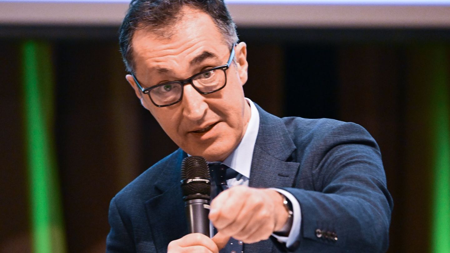 Vor einem Wahlkampfauftritt von Cem Özdemir wurde ein brennender Gegenstand entdeckt. Wie gefährlich war der Vorfall? (Archivbil