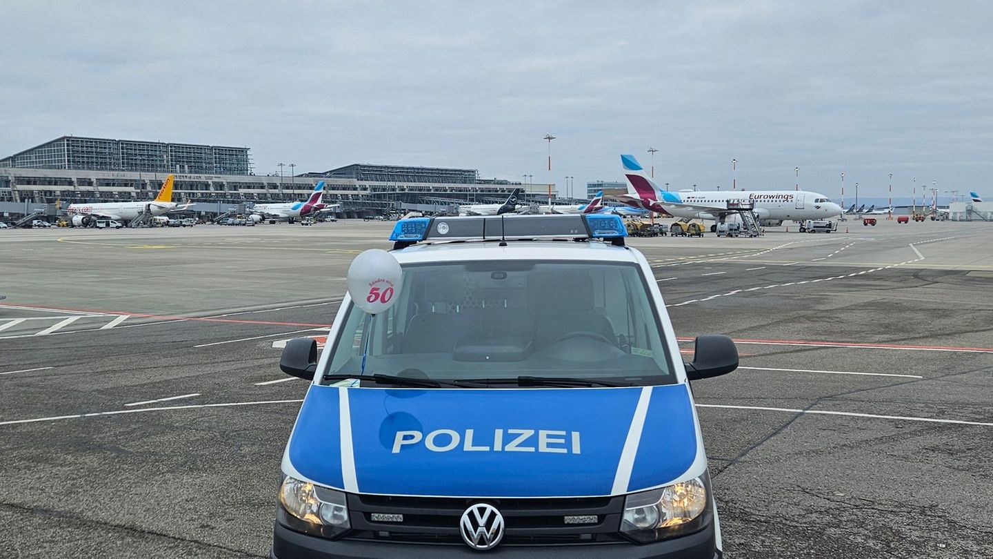 Vorfall am Flughafen: Warum Geburtstagskind Sandra Post von der Polizei kriegt
