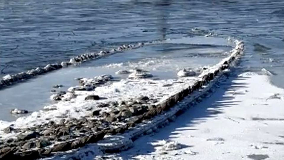 Historisches Ostsee-Niedrigwasser legt Schiffswrack frei