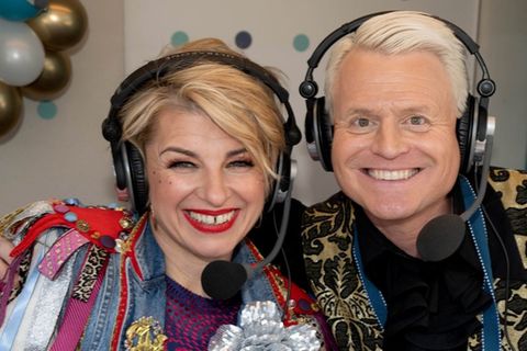 Sabine Heinrich konnte sich nach einem Vorfall beim Kölner Rosenmontagszug erholen und mit Guido Cantz weitermoderieren.