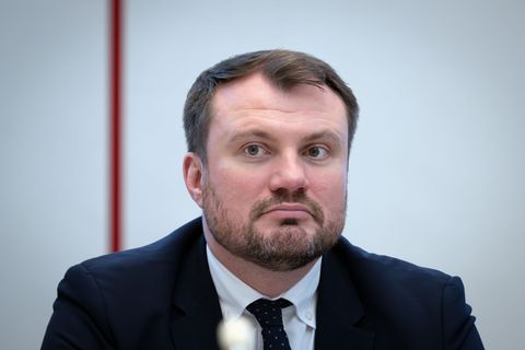 Der brandenburgische Wirtschaftsminister Daniel Keller ist gar nicht einverstanden mit Kürzungen bei Integrationskursen. (Archiv