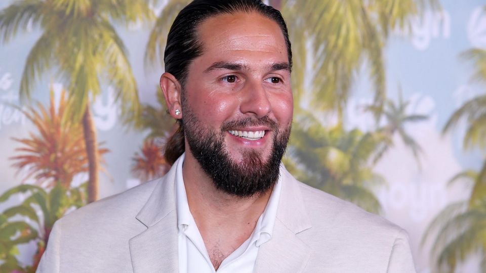 Maurice Dziwak bei der Premiere der neuen Staffel „Promis unter Palmen“