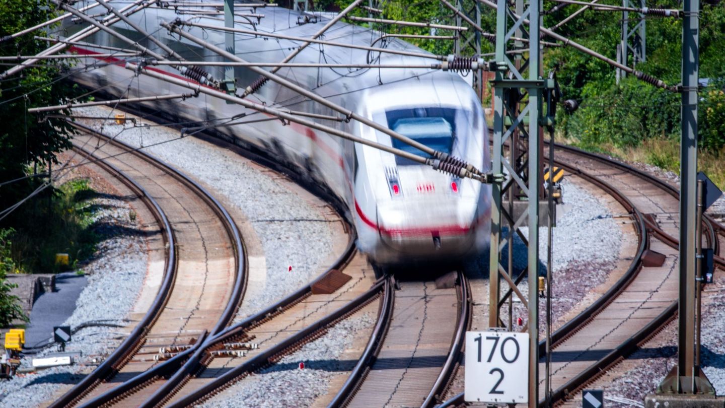 Mit der Bahn sind die Reisezeiten zu Zielen in Polen oft unverhältnismäßig lang. (Symbolbild) Foto: Jens Büttner/dpa