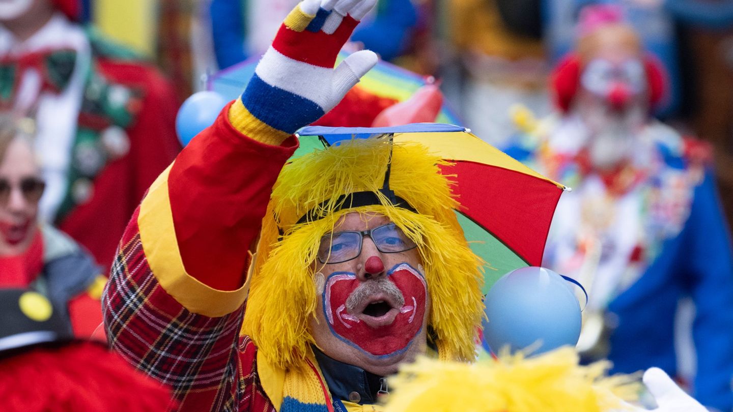 Fastnacht: Mainz feiert trotz feuchten Wetters ausgelassen Rosenmontag