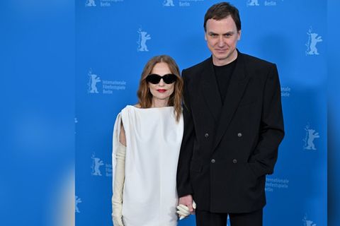 Lars Eidinger und Isabelle Huppert stellten auf der Berlinale ihren neuen Film "Die Blutgräfin" vor.