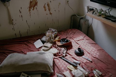 Im israelischen Kibbuz Kfar Azza lassen die Spuren in diesem Haus nahe der israelisch-gazaischen Grenze nur erahnen, wie brutal der Hamas-Angriff am 7. Oktober vor sich ging (Archiv)