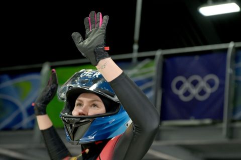 Laura Nolte führt vor dem Finallauf im Monobob. Foto: Robert Michael/dpa