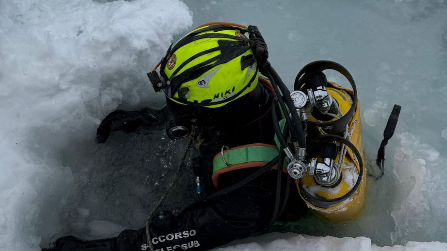 Italienische Alpen: Lawine reißt Schneemobil-Fahrer in See