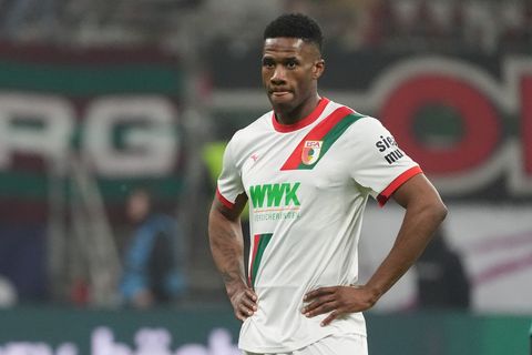 Samuel Essende verlässt den FC Augsburg. (Archivbild) Foto: Christian Charisius/dpa
