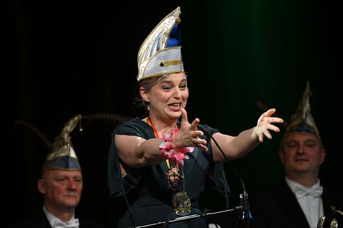 Schulze ging nach der Verleihung des Ordens in die Bütt. Foto: Pia Bayer/dpa