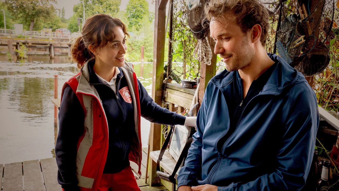 Notärztin Nina (Sabrina Amali) lernt bei ihrem ersten Einsatz in der zweiten Staffel den Ersthelfer Philipp (Max Woelky) kennen. Er war gerade am Neckar joggen, als er auf die Jugendlichen in Not aufmerksam wurde. Zwischen ihm und Nina entwickelt sich eine Liebesgeschichte.