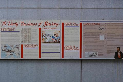 Tafeln einer Ausstellung über Sklaverei in den USA