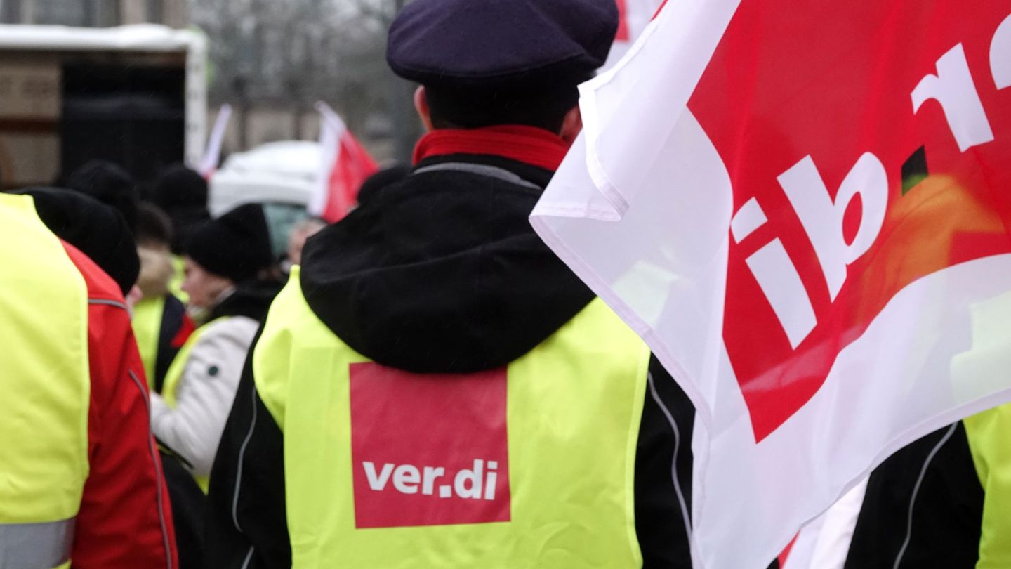 Am Dienstag werden viele Busse der Hochbahn in Hamburg wegen eines Warnstreiks in den Depots bleiben. (Symbolbild) Foto: Rabea G