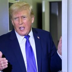 Trump an Bord der Präsidentenmaschien Air Force One