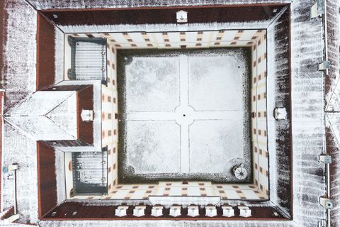 Das Kloster St. Marienthal ist fast 800 Jahre alt und gibt Zisterzienserinnen ein Zuhause. Foto: Sebastian Kahnert/dpa