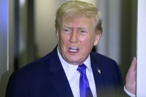 Trump an Bord der Präsidentenmaschien Air Force One